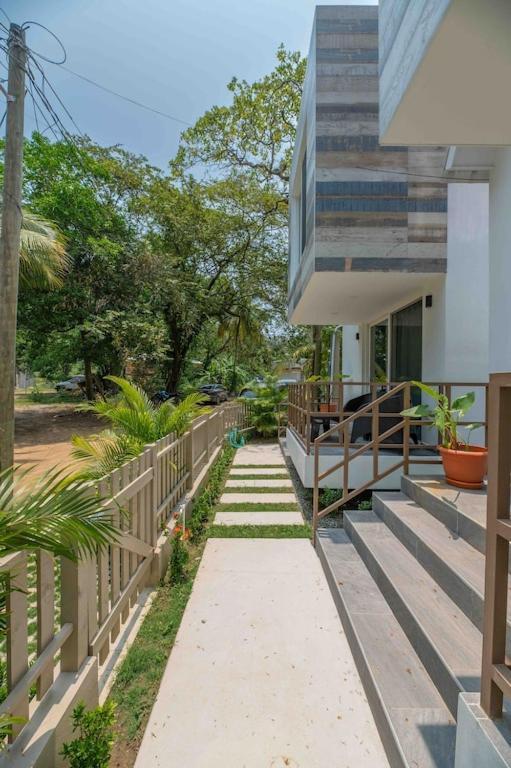 Cozy Beach Villa At The Shores 5 Minutes From The Beach Вест-Энд Экстерьер фото