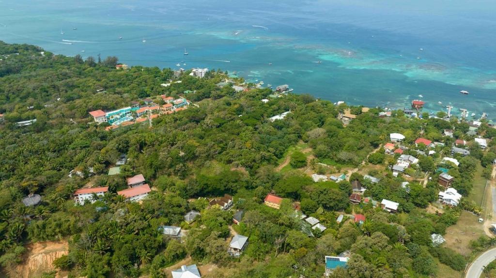 Cozy Beach Villa At The Shores 5 Minutes From The Beach Вест-Энд Экстерьер фото